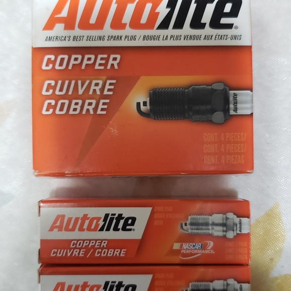 Autolite copper 104 spark plugs - Picture 5 of 5